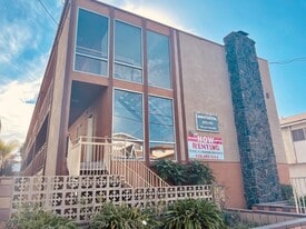 A10Z in Inglewood, CA - Building Photo