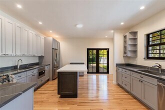 3718 Sheridan Ave in Miami Beach, FL - Building Photo - Building Photo