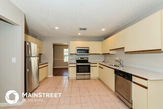 5751 Forester Lake Dr in Sarasota, FL - Foto de edificio - Building Photo