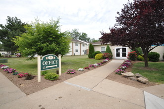 Newberry Estates in Williamsport, PA - Foto de edificio - Building Photo