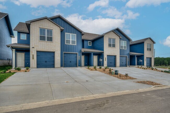 8438 Adelaide Dr