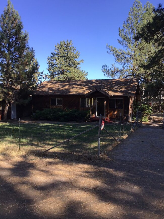 20166 Reed Ln in Bend, OR - Building Photo - Building Photo