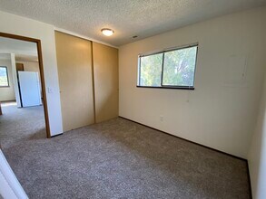 512 11th St NE, Unit #2 in East Wenatchee, WA - Foto de edificio - Building Photo