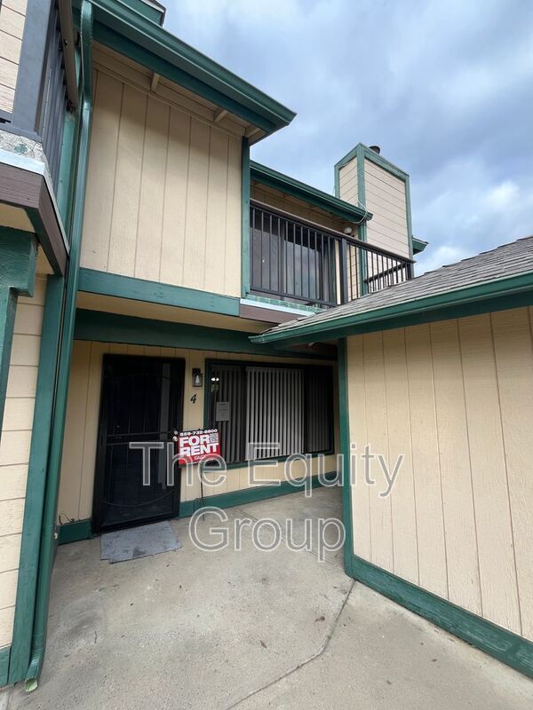 351-360 N Capitola Ct in Porterville, CA - Building Photo - Building Photo