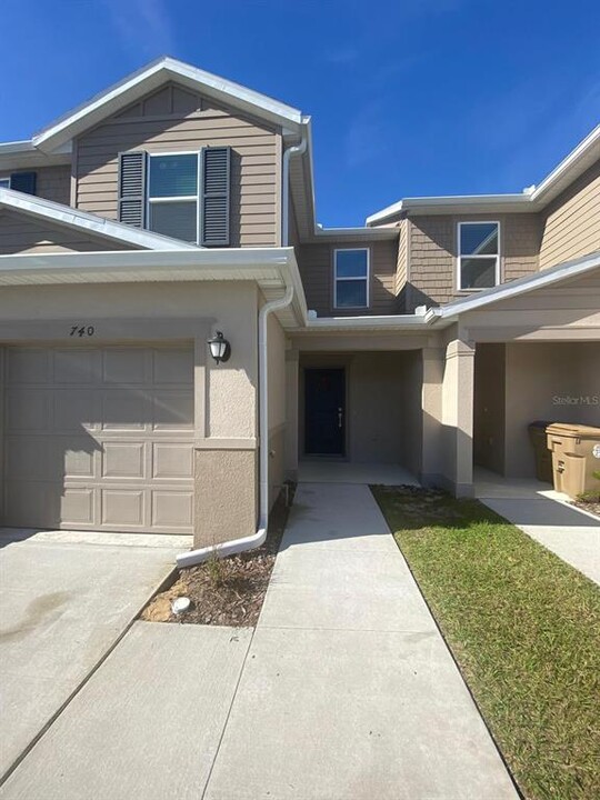 740 Stoney Pointe Cir in Davenport, FL - Building Photo