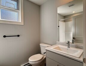 348 14th St in Courtenay, BC - Building Photo - Building Photo