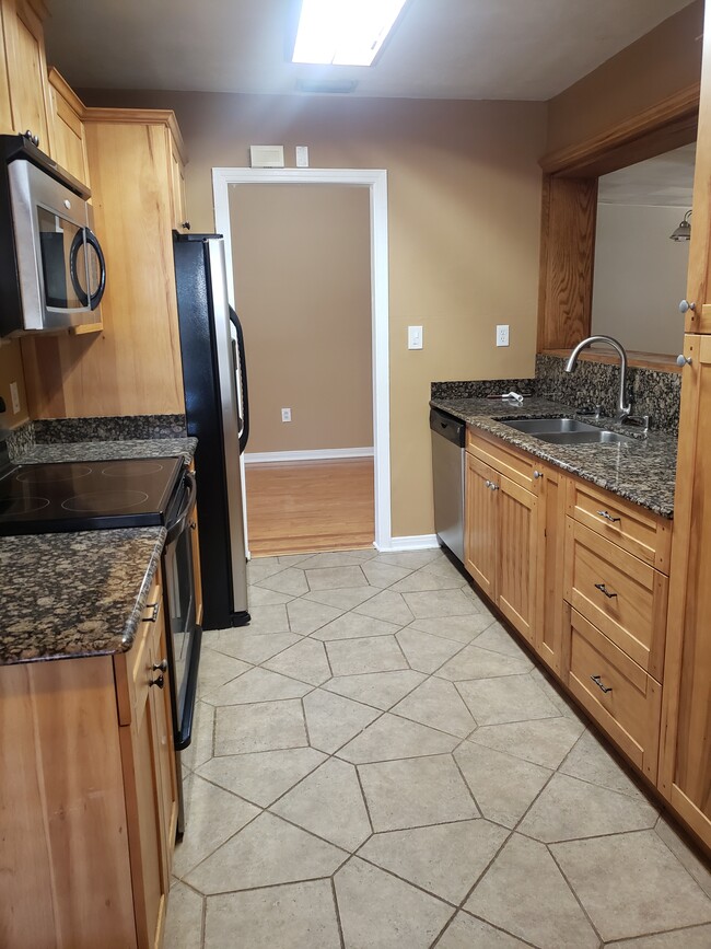 1020 E Hanna Ave in Tampa, FL - Building Photo - Building Photo