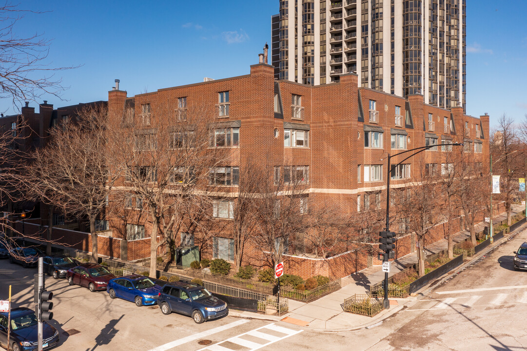 150 W Eugenie St in Chicago, IL - Building Photo