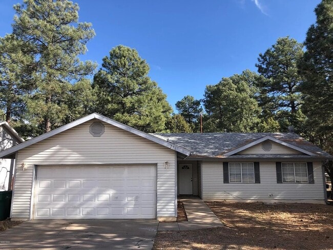 271 S 16th Ave in Show Low, AZ - Building Photo - Building Photo