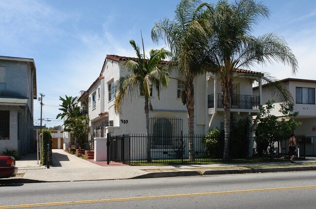 909 N Normandie Ave in Los Angeles, CA - Building Photo - Building Photo