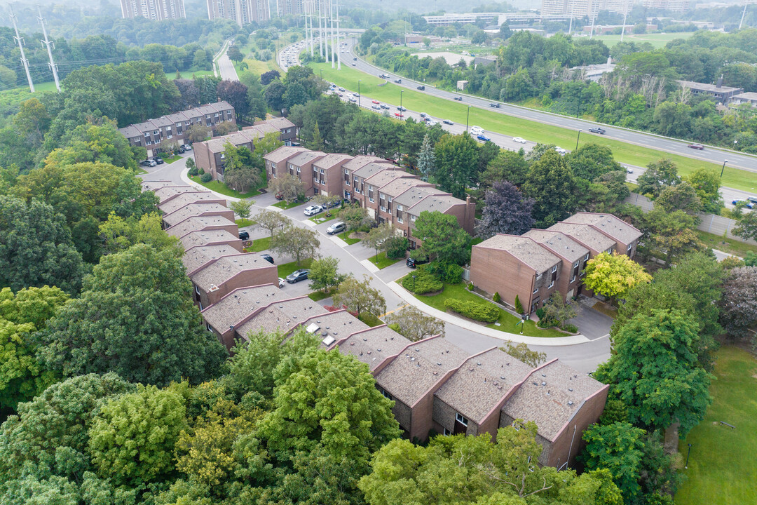 1-76 Windy Golf Way in Toronto, ON - Building Photo