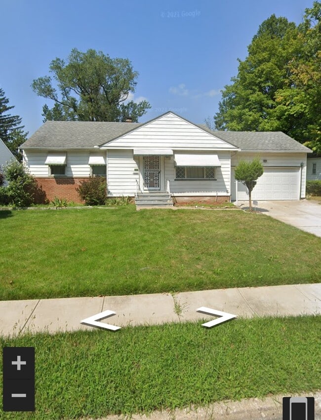 19213 Sumpter Rd in Warrensville Heights, OH - Building Photo - Building Photo