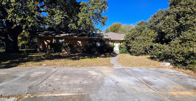 545 Paint Pony Trail N in Fort Worth, TX - Building Photo - Building Photo