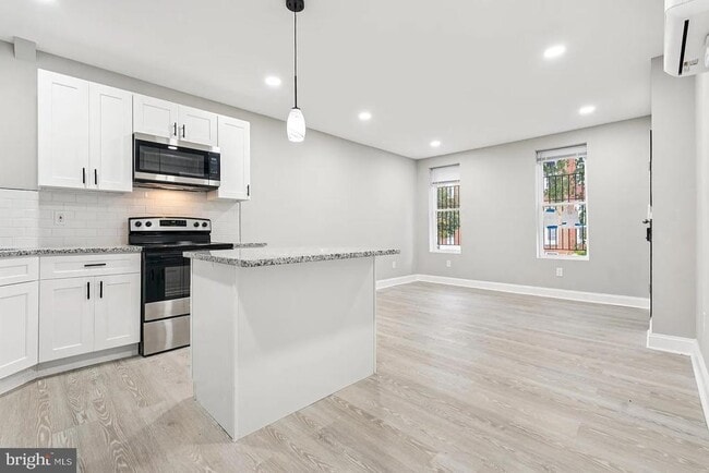 property at 916 N Arlington Ave