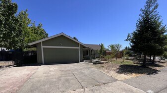 108 Burnham Ct in Folsom, CA - Building Photo
