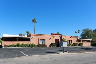Desert Courtyards in Tucson, AZ - Foto de edificio - Building Photo