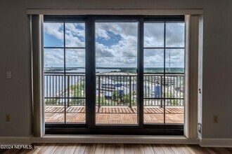 1478 Riverplace Blvd in Jacksonville, FL - Foto de edificio - Building Photo