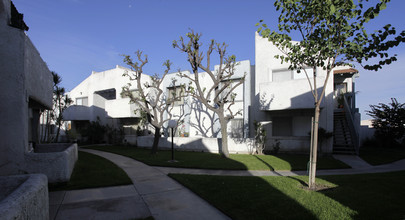 El Pueblo Apartments in Anaheim, CA - Building Photo - Building Photo