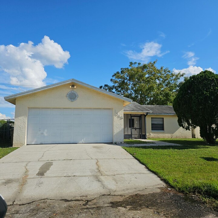 1048 Darlington Ct in Kissimmee, FL - Building Photo