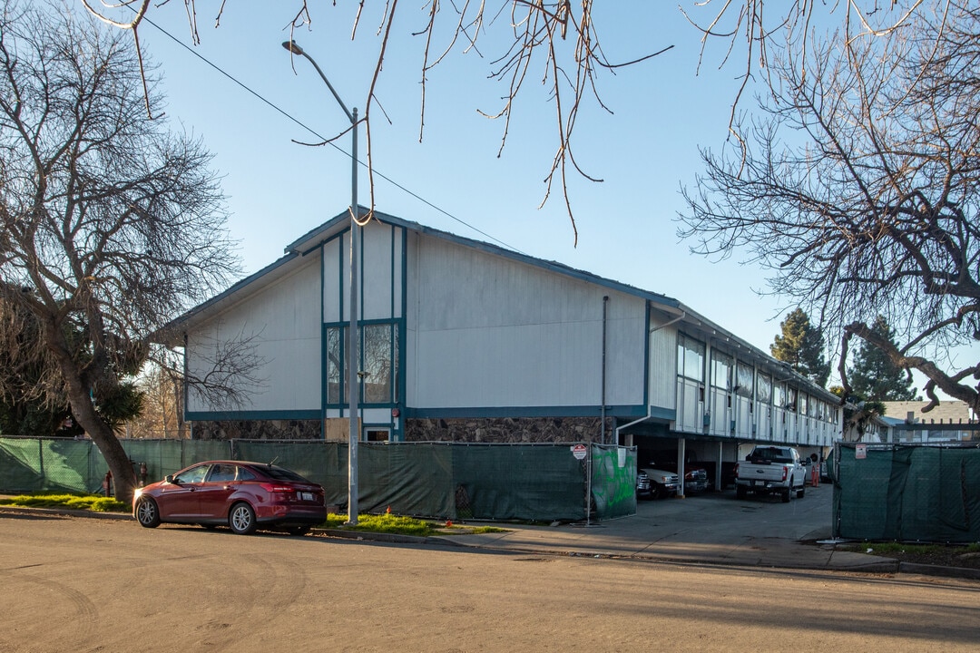 Bell Street Gardens in Fremont, CA - Building Photo