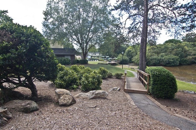 Lakecrest in Greenville, SC - Foto de edificio - Building Photo