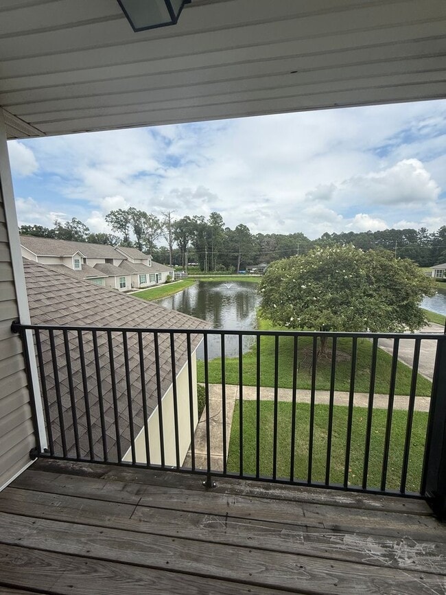 property at 43242 Creek Cir