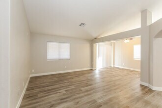 633 Willowick Ave in North Las Vegas, NV - Building Photo - Building Photo