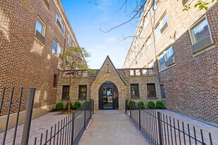 1555 W Hollywood Ave, Unit 401 in Chicago, IL - Building Photo