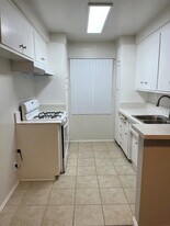 16015 Vanowen St in Van Nuys, CA - Building Photo