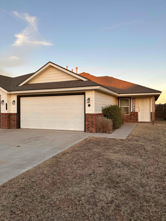 12001 Evanston Ave in Lubbock, TX - Building Photo