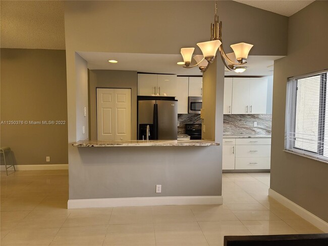 8091 NW 15th Mnr in Plantation, FL - Building Photo - Building Photo