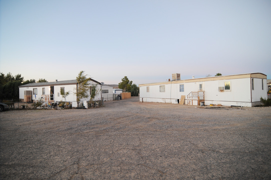 2365 Armory Rd in Barstow, CA - Foto de edificio