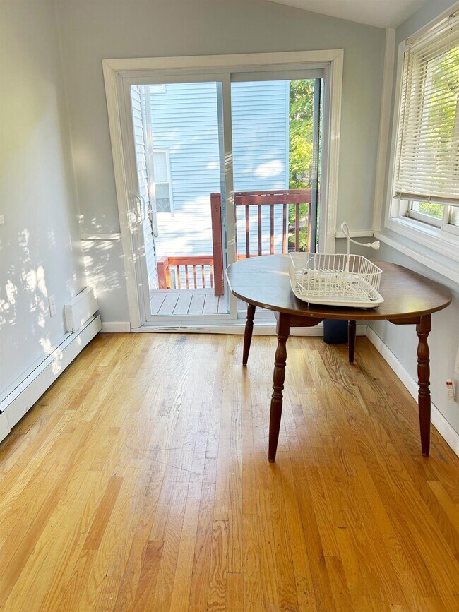 40 Plymouth St, Unit 2 in Cambridge, MA - Foto de edificio - Building Photo