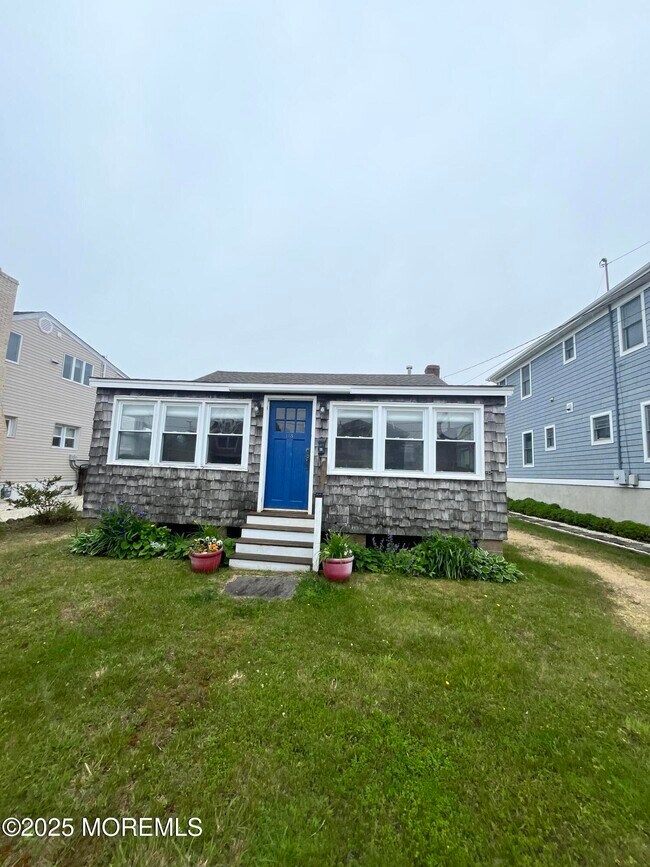 118 Camden Ave in Lavallette, NJ - Building Photo - Building Photo