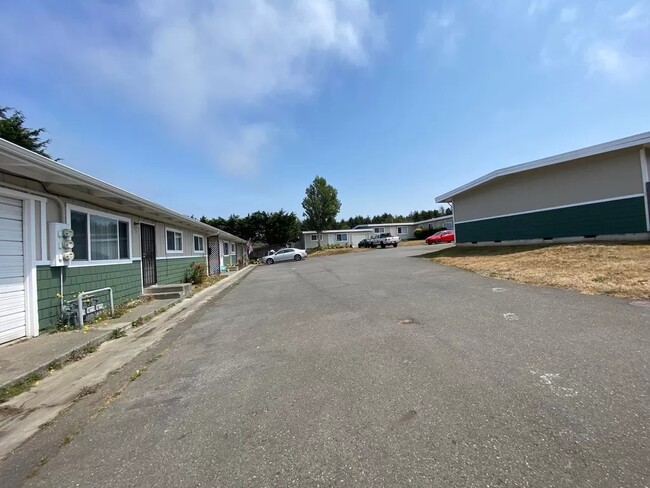 6335 Humboldt Hill Rd in Eureka, CA - Building Photo - Building Photo