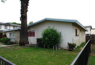 1358 N Parkside Dr in Ontario, CA - Foto de edificio - Building Photo