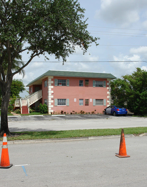 2211 NW 64th Ave in Fort Lauderdale, FL - Building Photo