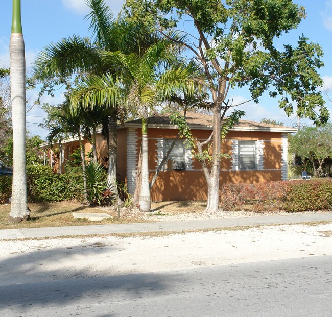 828-848 NW 2nd Ave in Homestead, FL - Building Photo - Building Photo