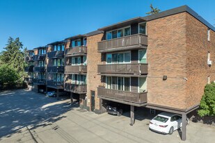 Sunnyside Gardens in Calgary, AB - Building Photo