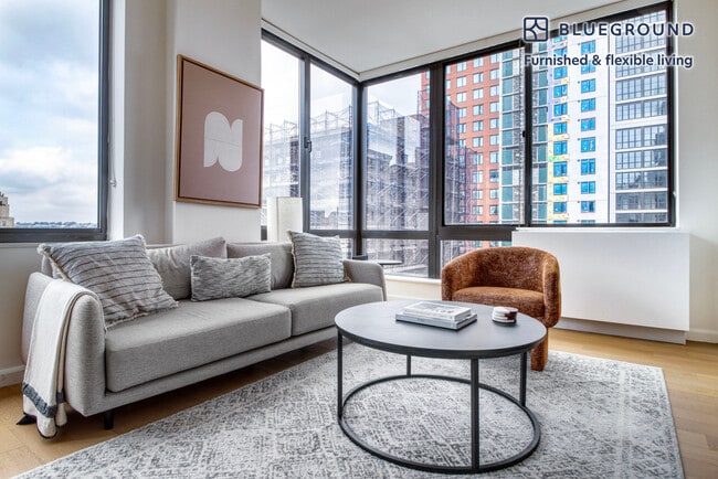 255 W 94th St