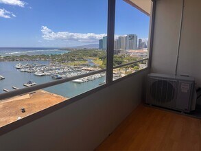 1676 Ala Moana Blvd in Honolulu, HI - Building Photo - Building Photo