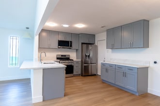 10766 Parkdale Ave in San Diego, CA - Building Photo - Building Photo