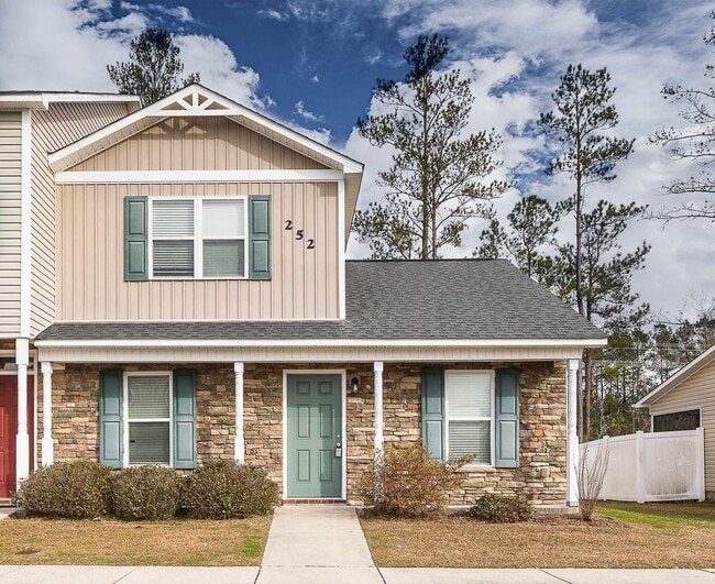 252 Caldwell Loop in Jacksonville, NC - Foto de edificio - Building Photo