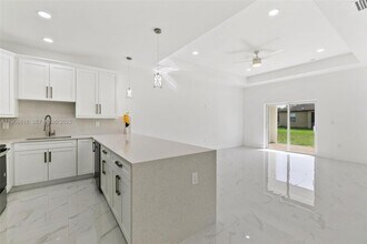 2516 Park Rd in Lehigh Acres, FL - Foto de edificio - Building Photo