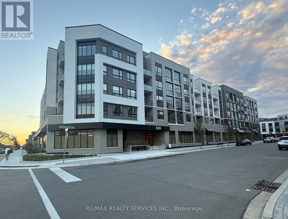 3250 Carding Mill Trail in Oakville, ON - Building Photo