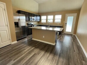 832 Mockingbird St in Navasota, TX - Building Photo - Building Photo