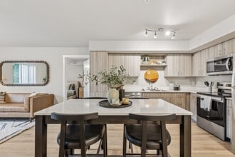 Adara at Totem Lake in Kirkland, WA - Foto de edificio - Building Photo