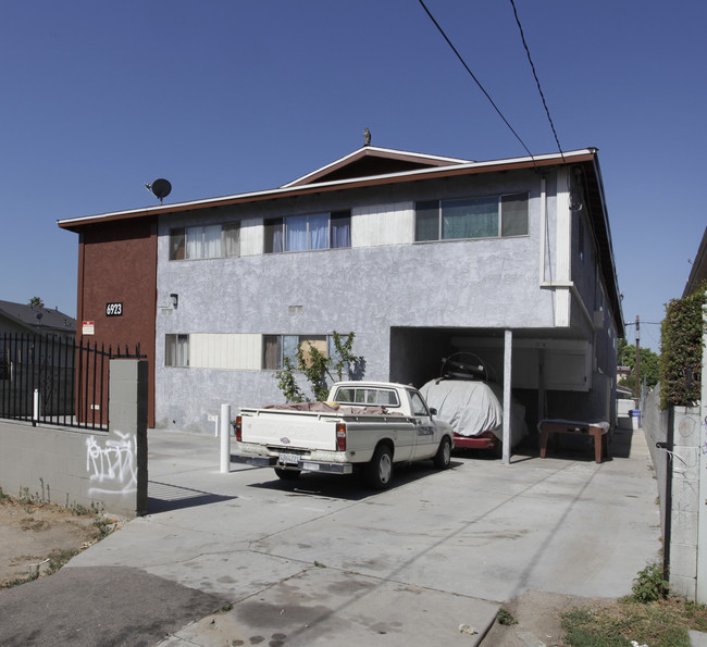 6923 Ben Ave in North Hollywood, CA - Foto de edificio - Building Photo