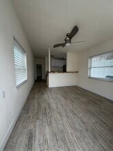 11105 1st St E, Unit 2 in Treasure Island, FL - Foto de edificio - Building Photo