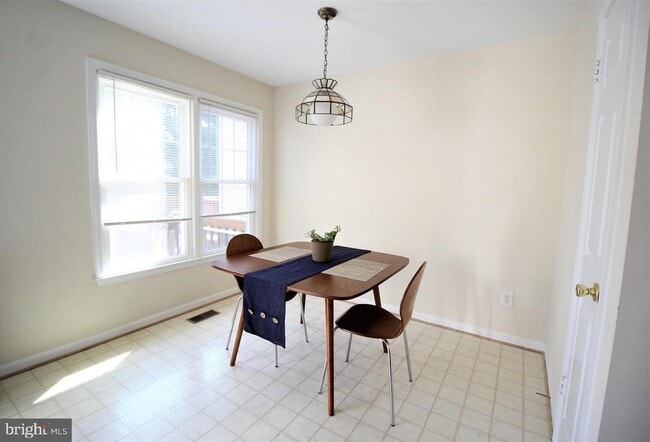 5317 Buxton Ct in Alexandria, VA - Foto de edificio - Building Photo